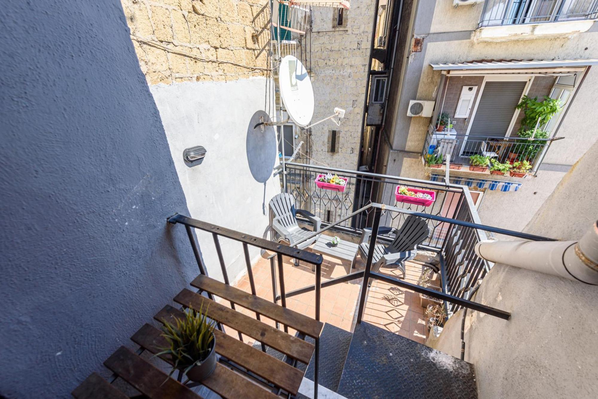 דירות נאפולי La Terrazzina Sul Porto מראה חיצוני תמונה